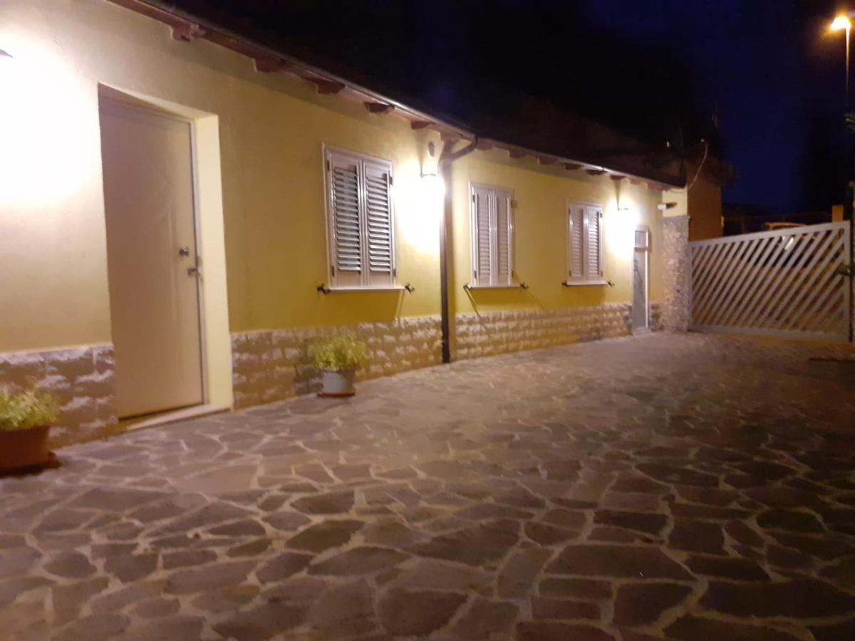 Casa Gialla LʼAquila Exterior foto